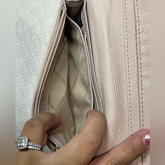 Light pink Michael Kors phone holding crossbody bag - Picture 15 of 16